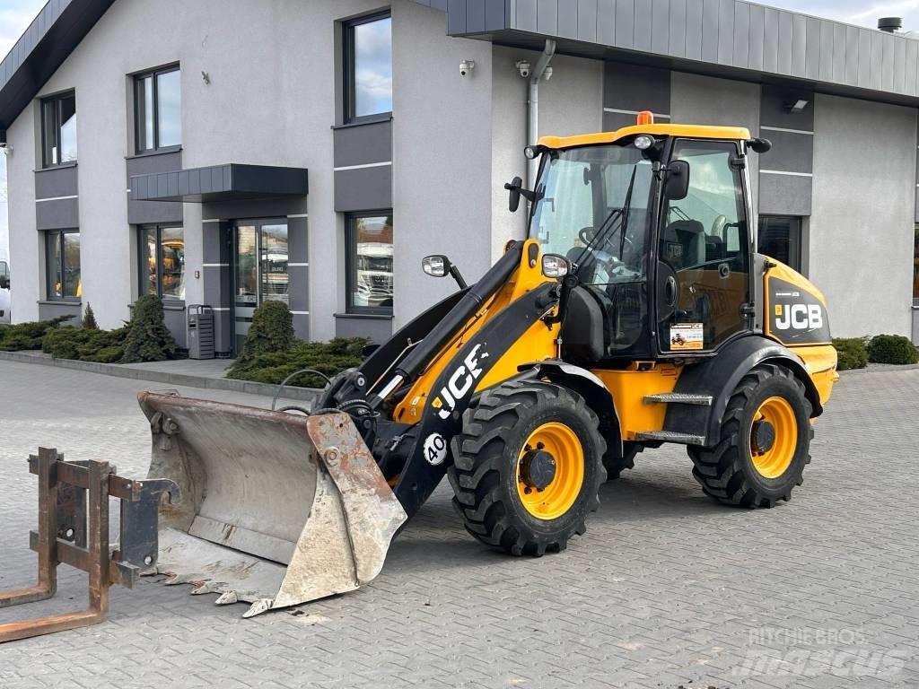 JCB 409 AGRI Фронтальні навантажувачі
