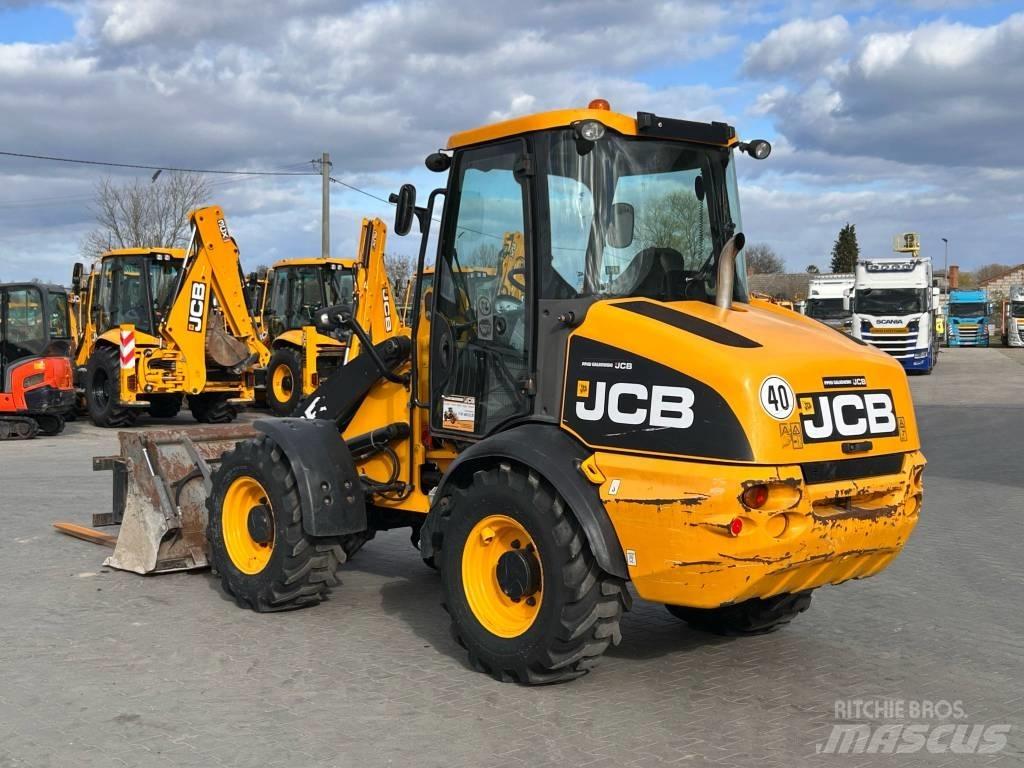 JCB 409 AGRI Фронтальні навантажувачі