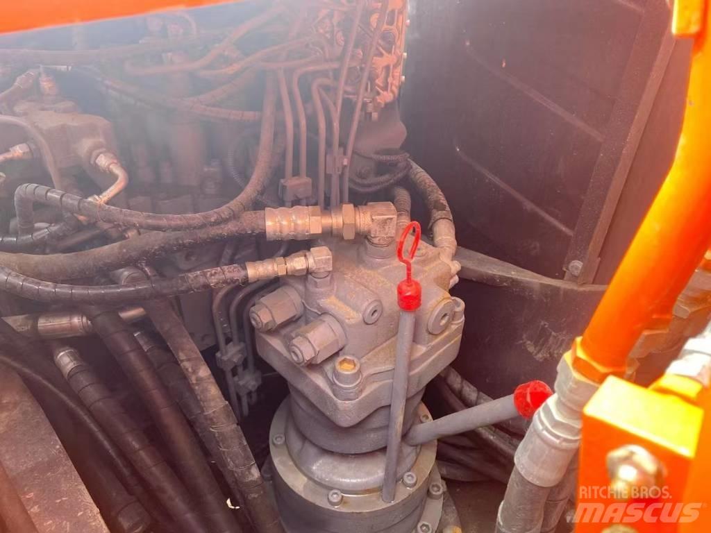 Hitachi 120 Гусеничні екскаватори