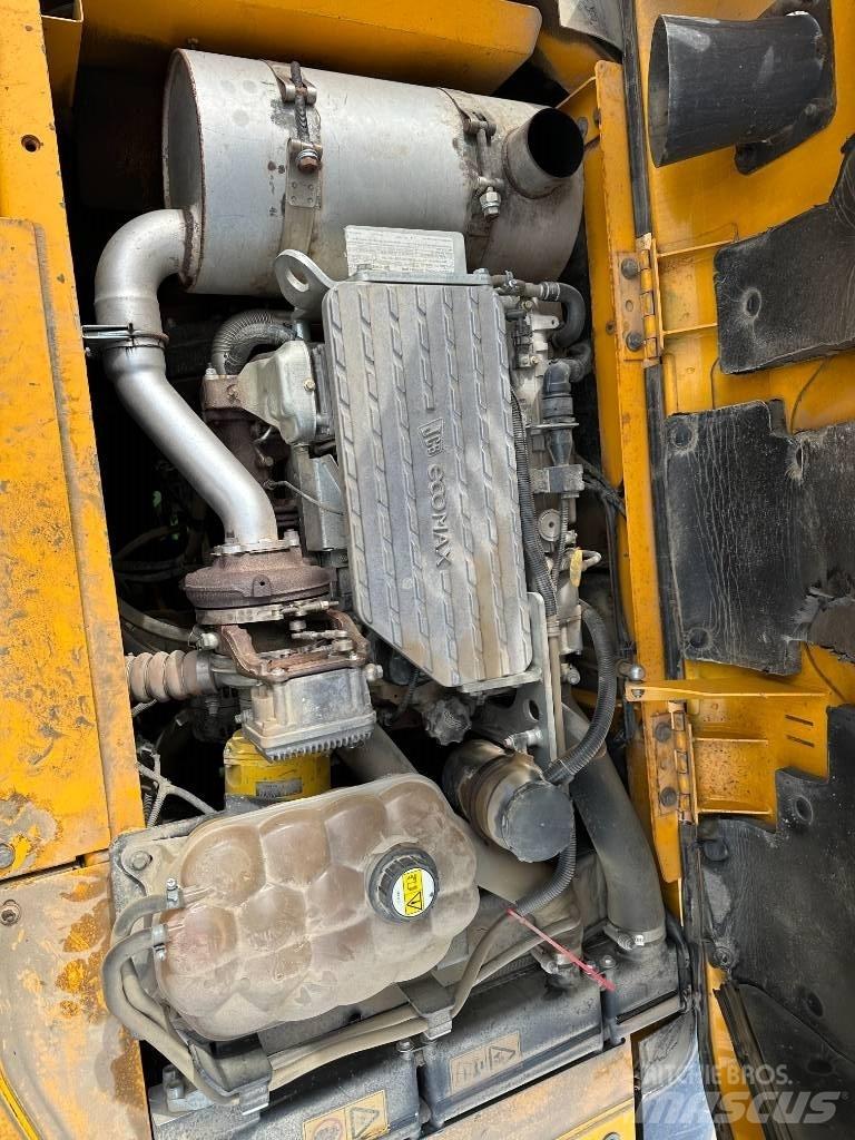 JCB JS 130 LC Гусеничні екскаватори