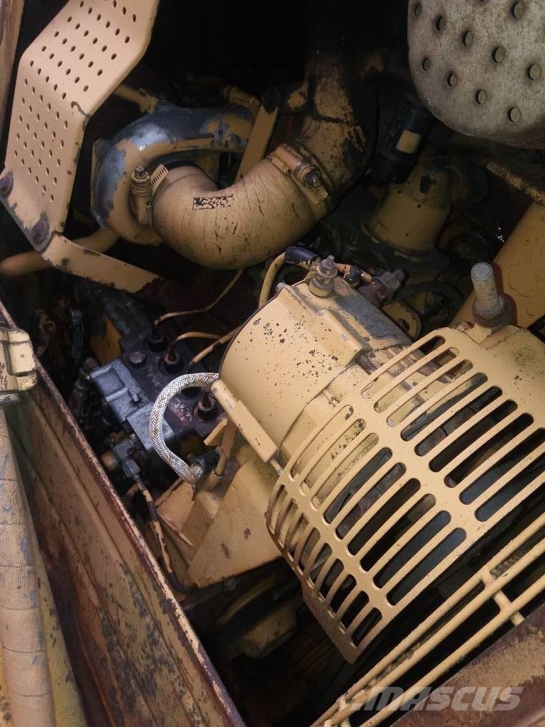 CAT D 4 H Гусеничні бульдозери