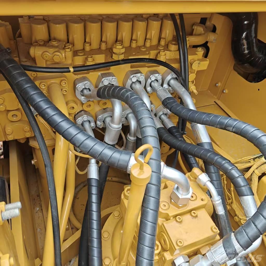 CAT 320 Гусеничні екскаватори