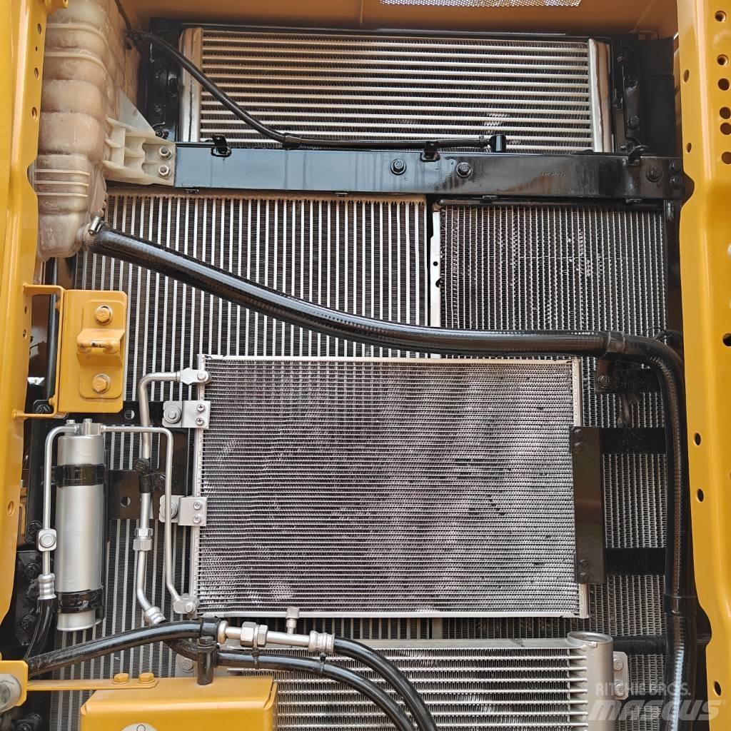 CAT 320 Гусеничні екскаватори