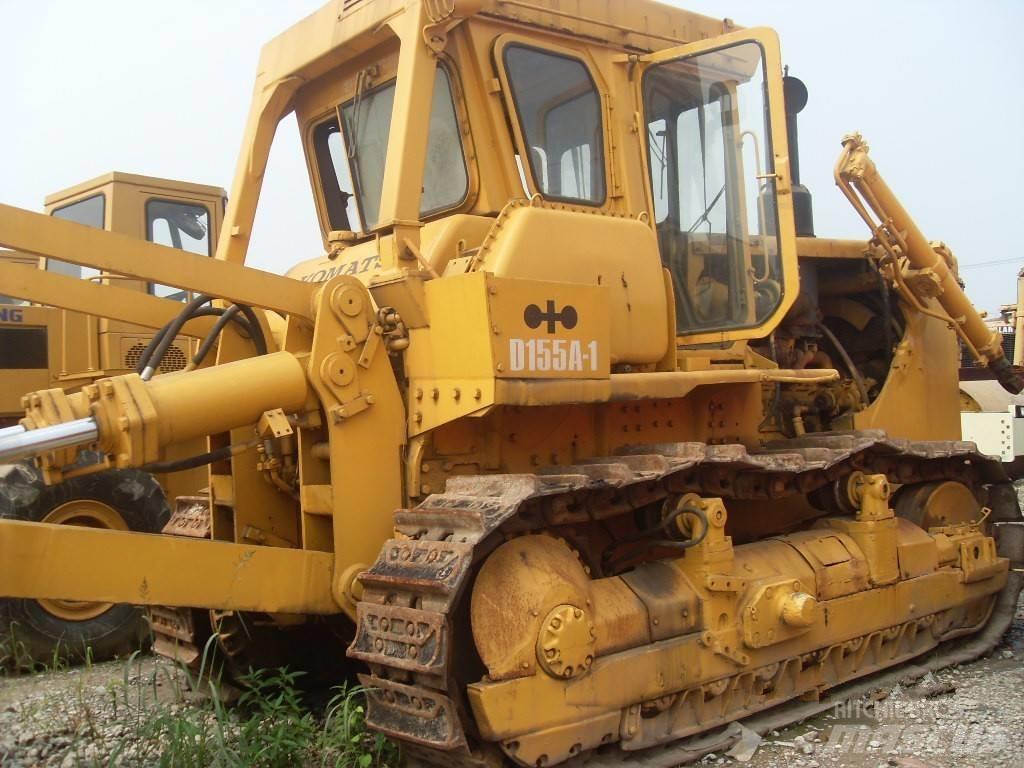 Komatsu d155a-1 Гусеничні бульдозери