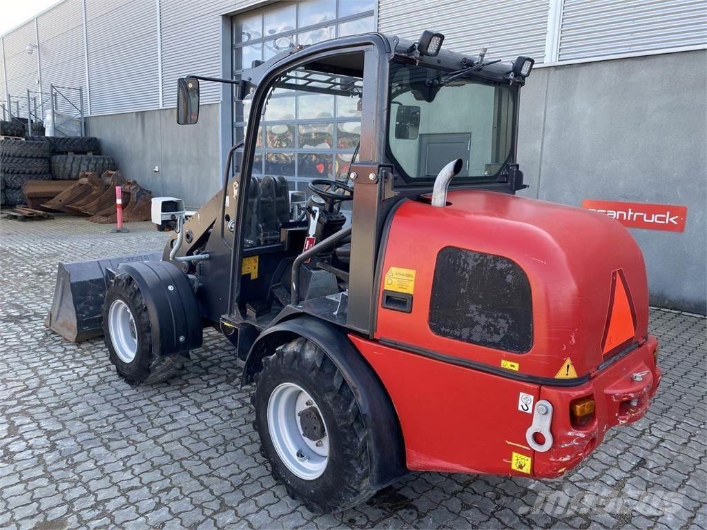 Weidemann 2070 Багатофункціональне обладнання для вантажних і землекопальних робіт