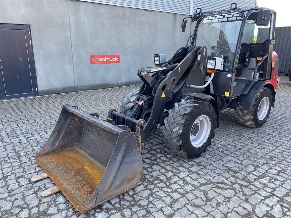 Weidemann 2070 Багатофункціональне обладнання для вантажних і землекопальних робіт