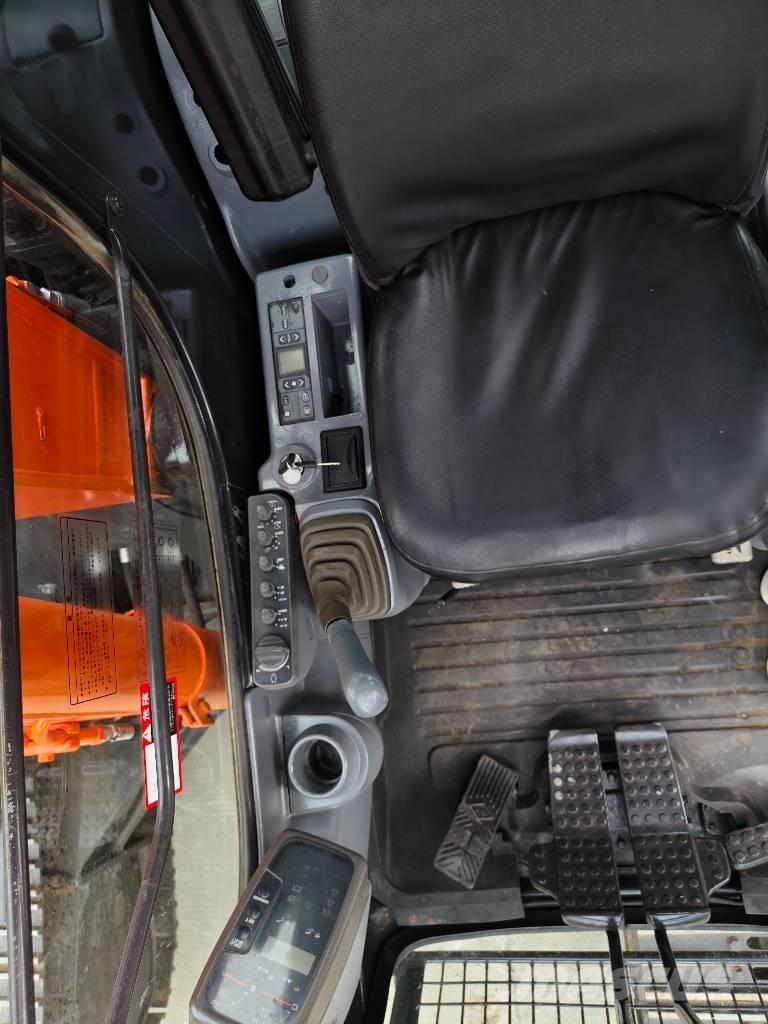 Hitachi ZX 120 Гусеничні екскаватори