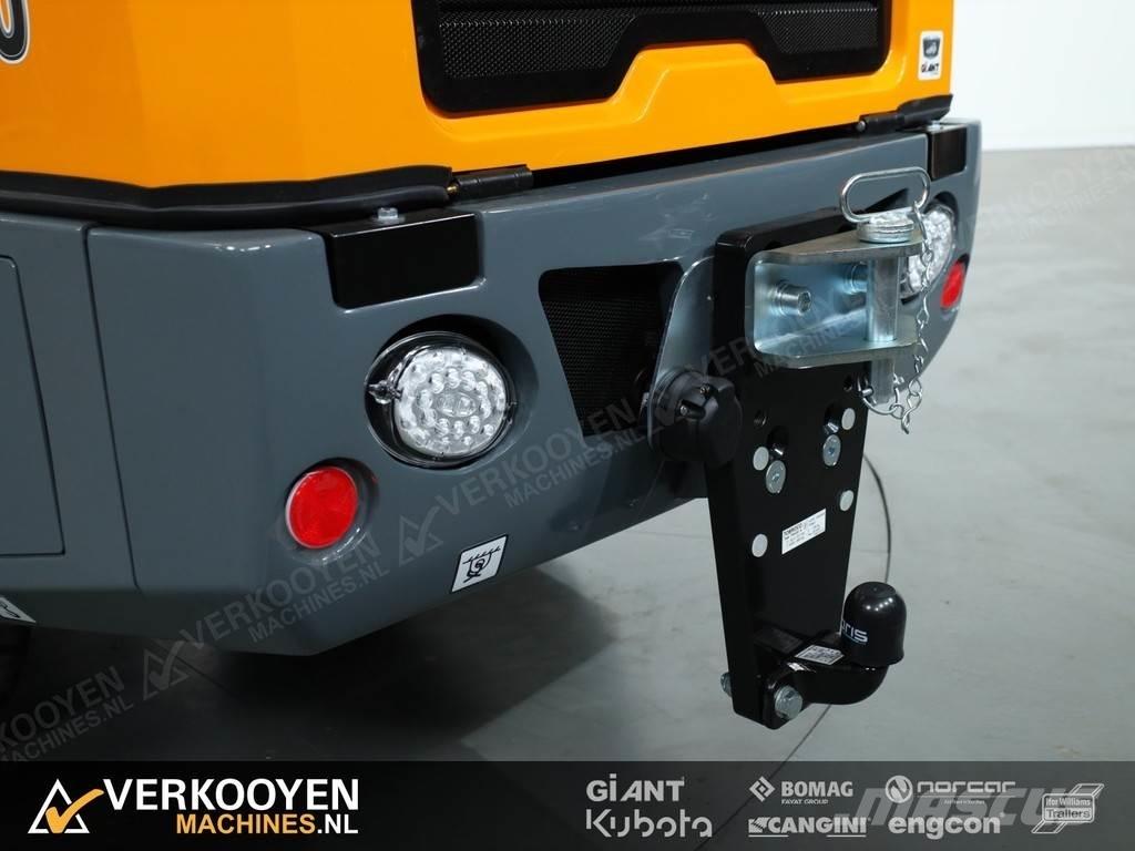 GiANT G3500 Фронтальні навантажувачі
