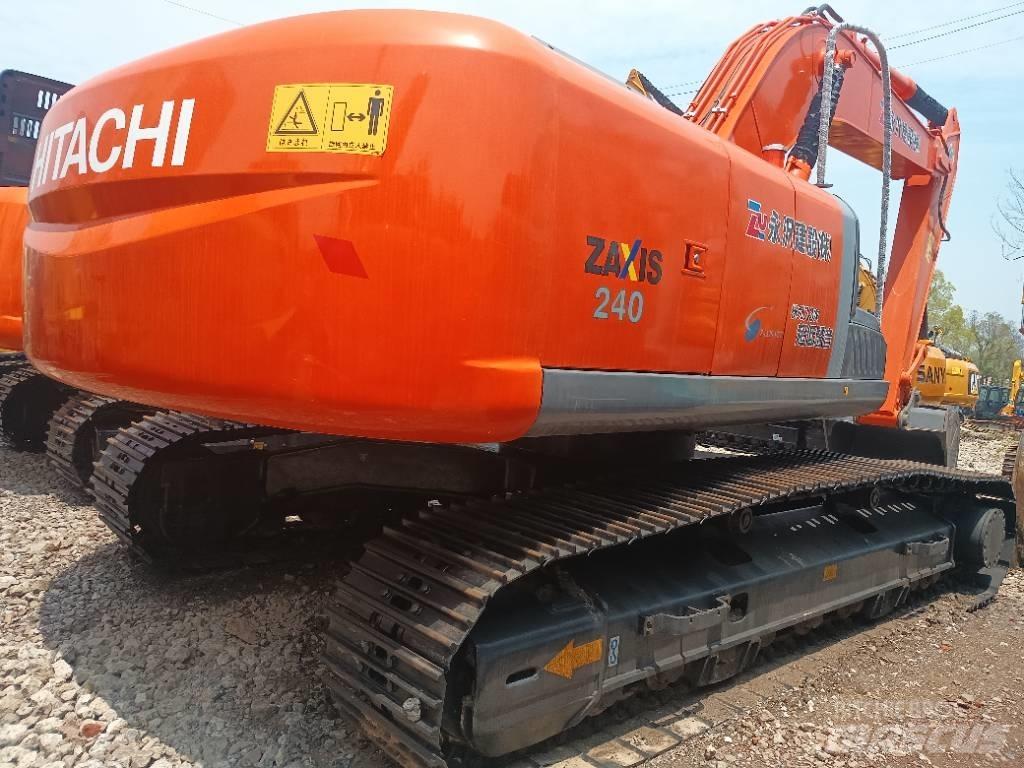 Hitachi ZX 240 Гусеничні екскаватори