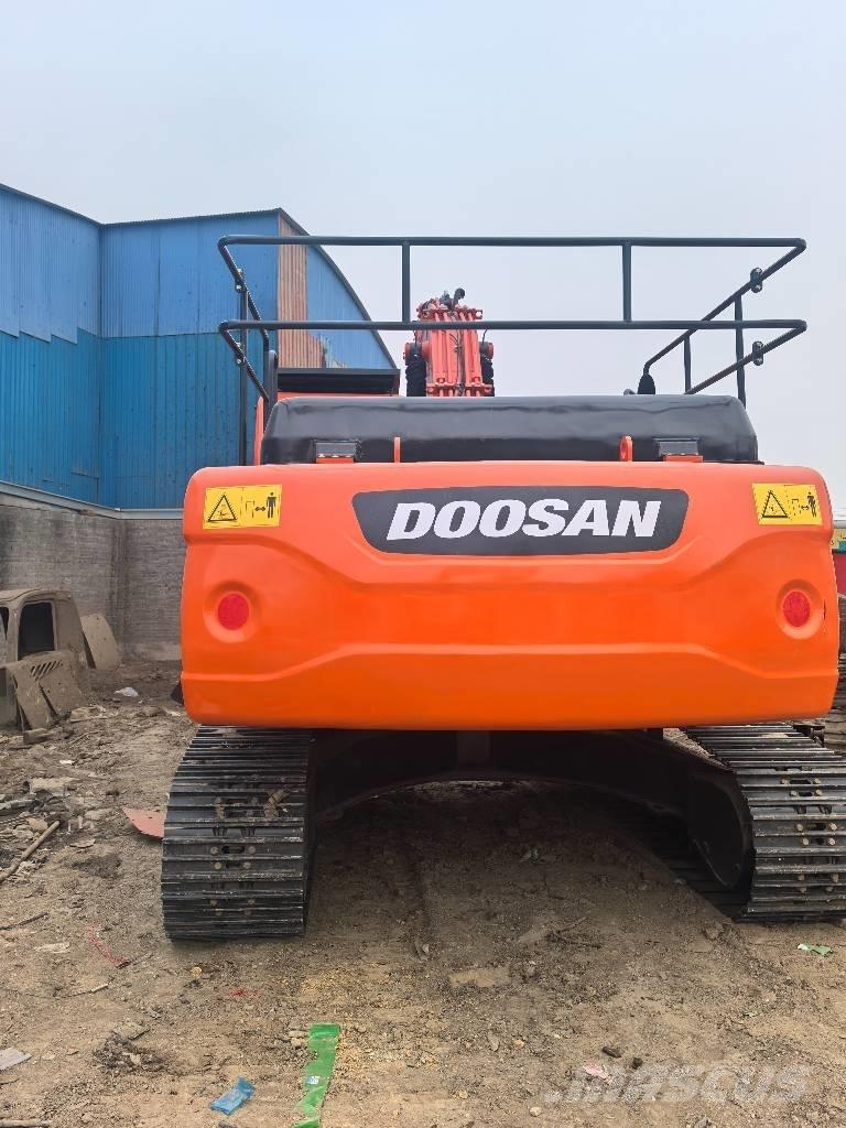 Doosan DX300LC Гусеничні екскаватори