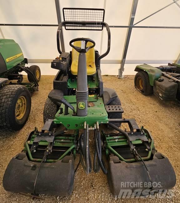 John Deere 2500 A Газонокосарки