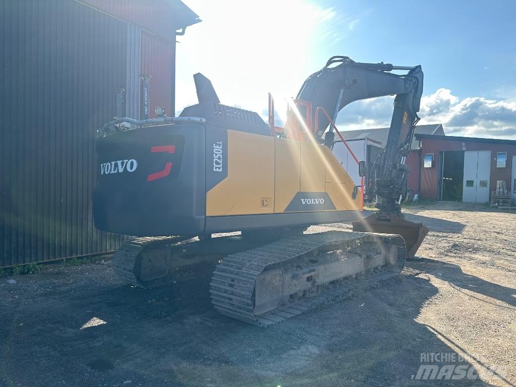 Volvo EC 250 EL Гусеничні екскаватори