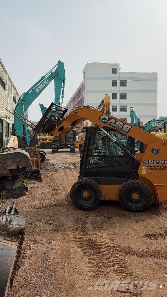 CASE SR200 Міні-навантажувачі