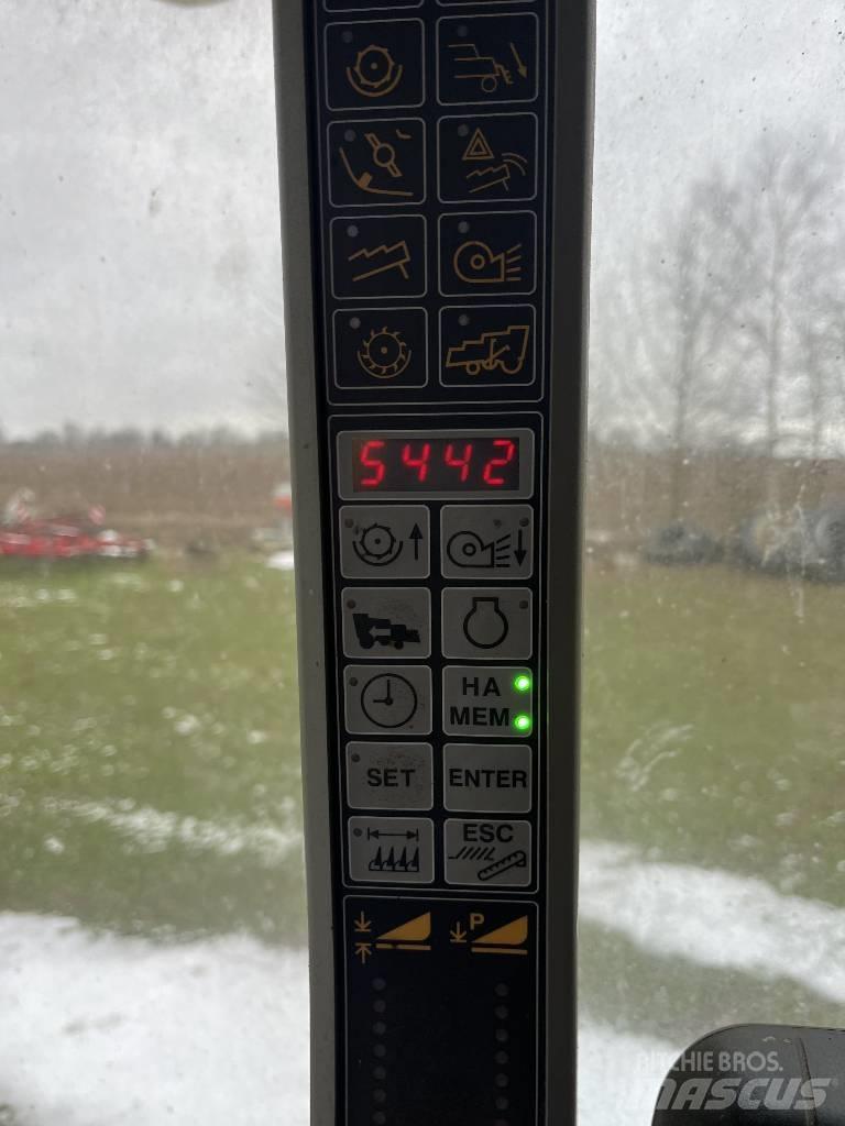 New Holland CSX 7070 Зернозбиральні комбайни