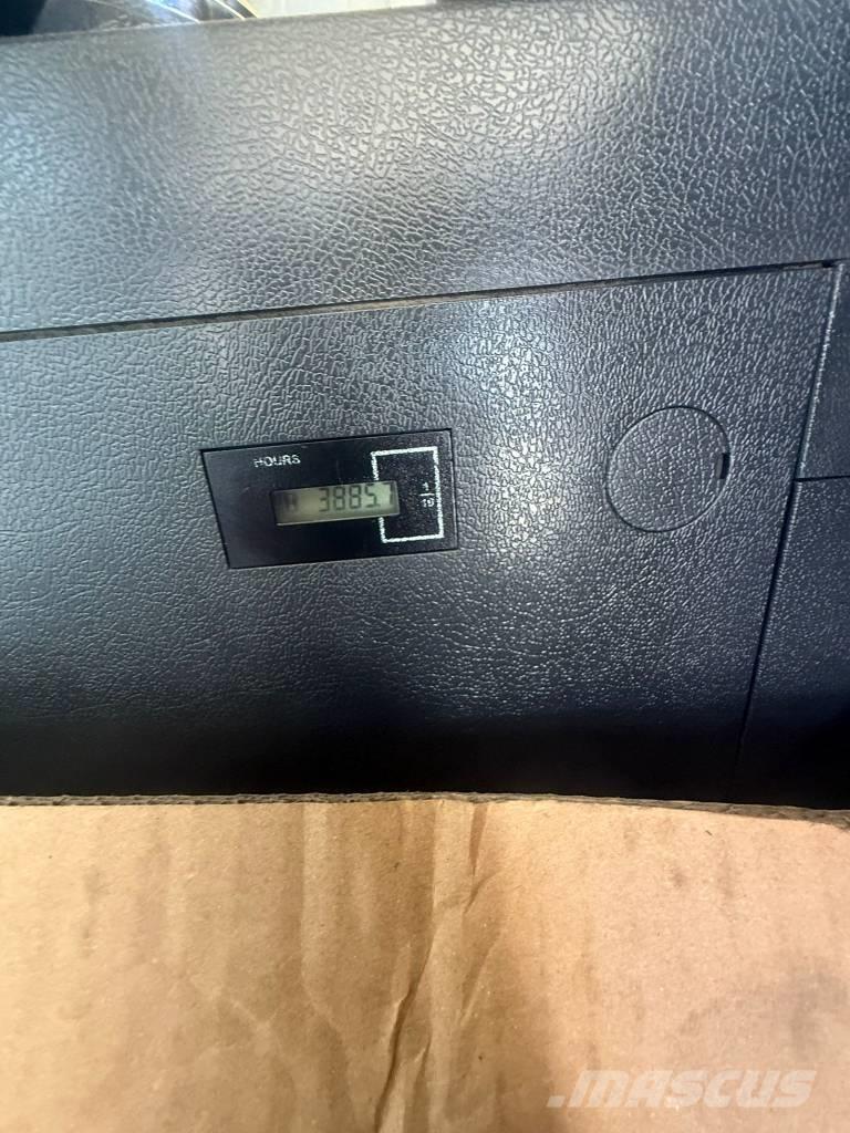 Hyundai HX 160 AL Гусеничні екскаватори