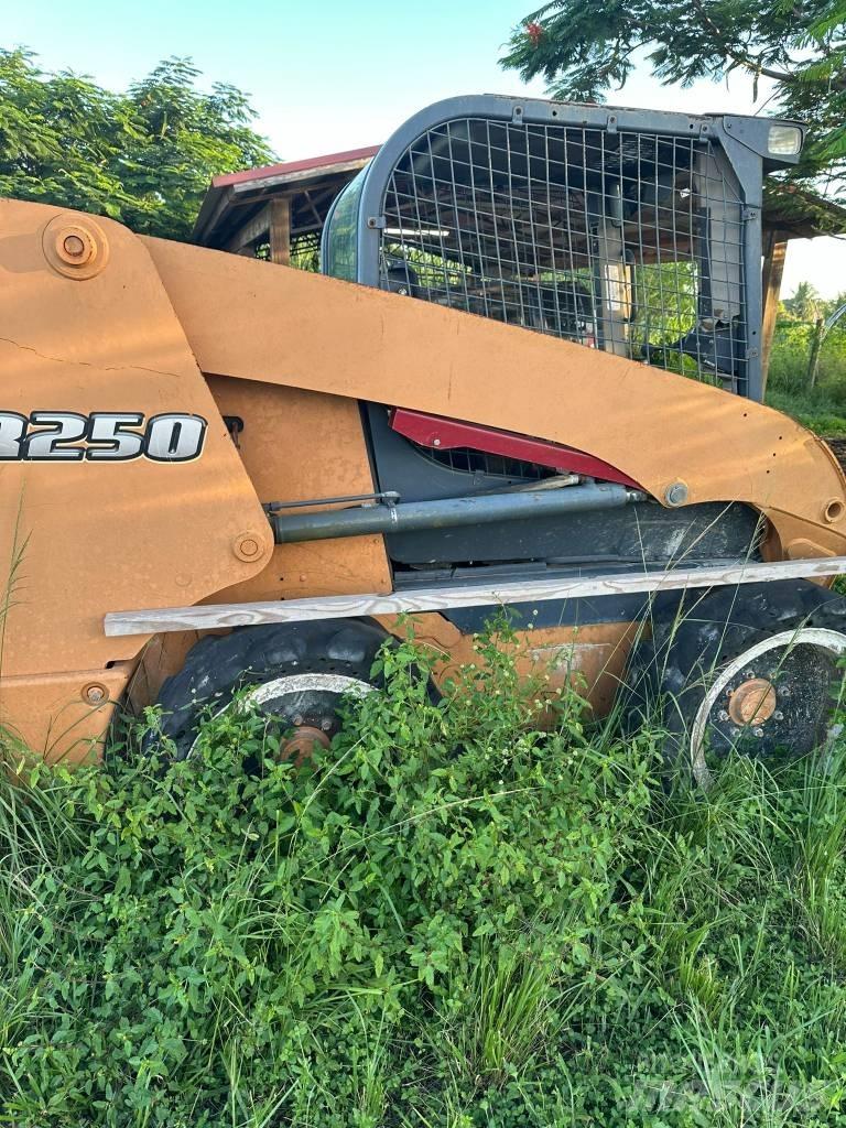 CASE SR 250 Міні-навантажувачі