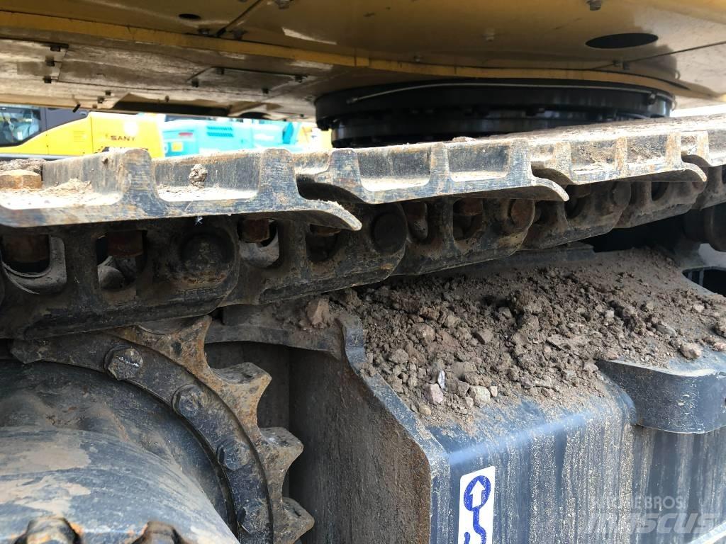 Komatsu 220-8 Гусеничні екскаватори