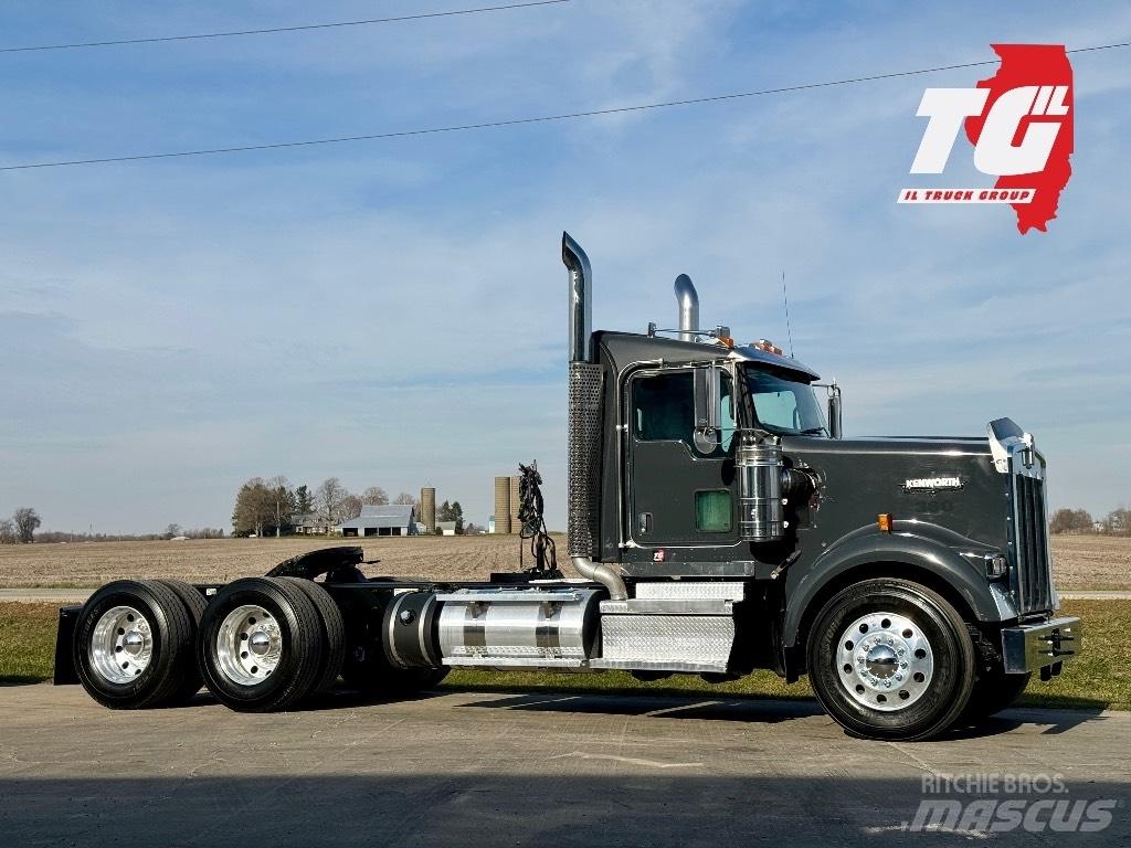 Kenworth W900 Тягачі