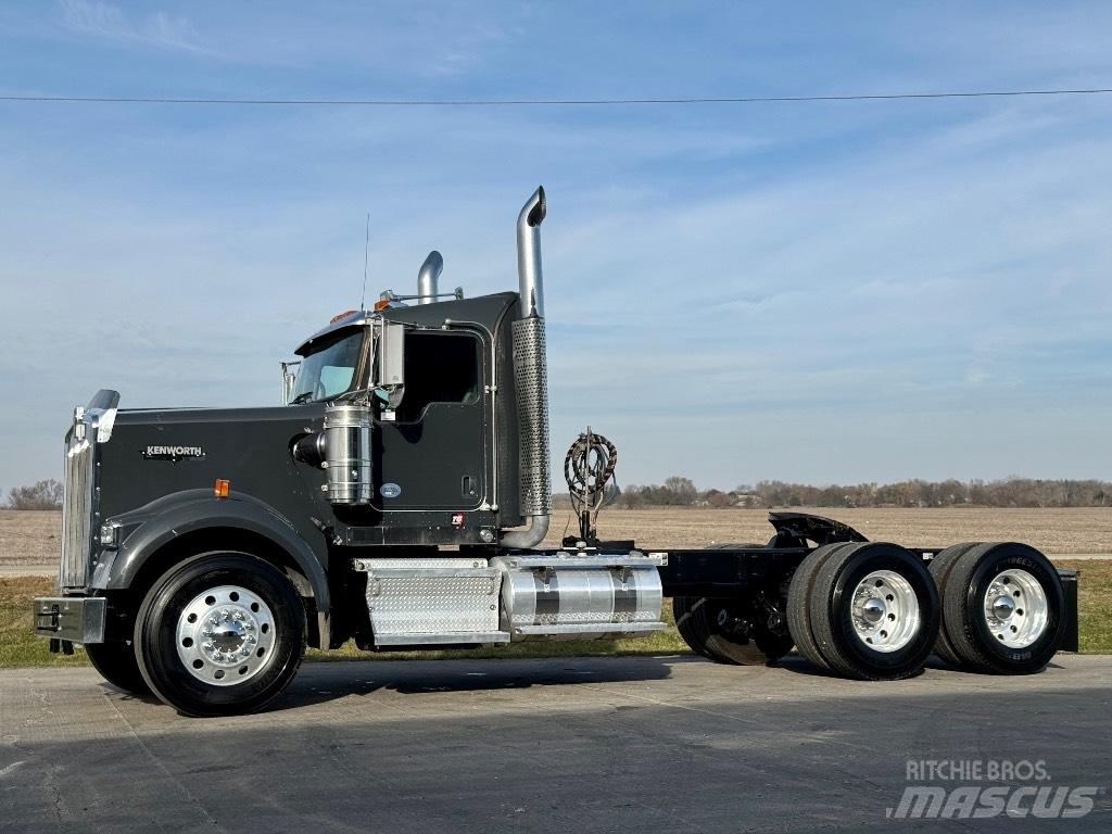 Kenworth W900 Тягачі