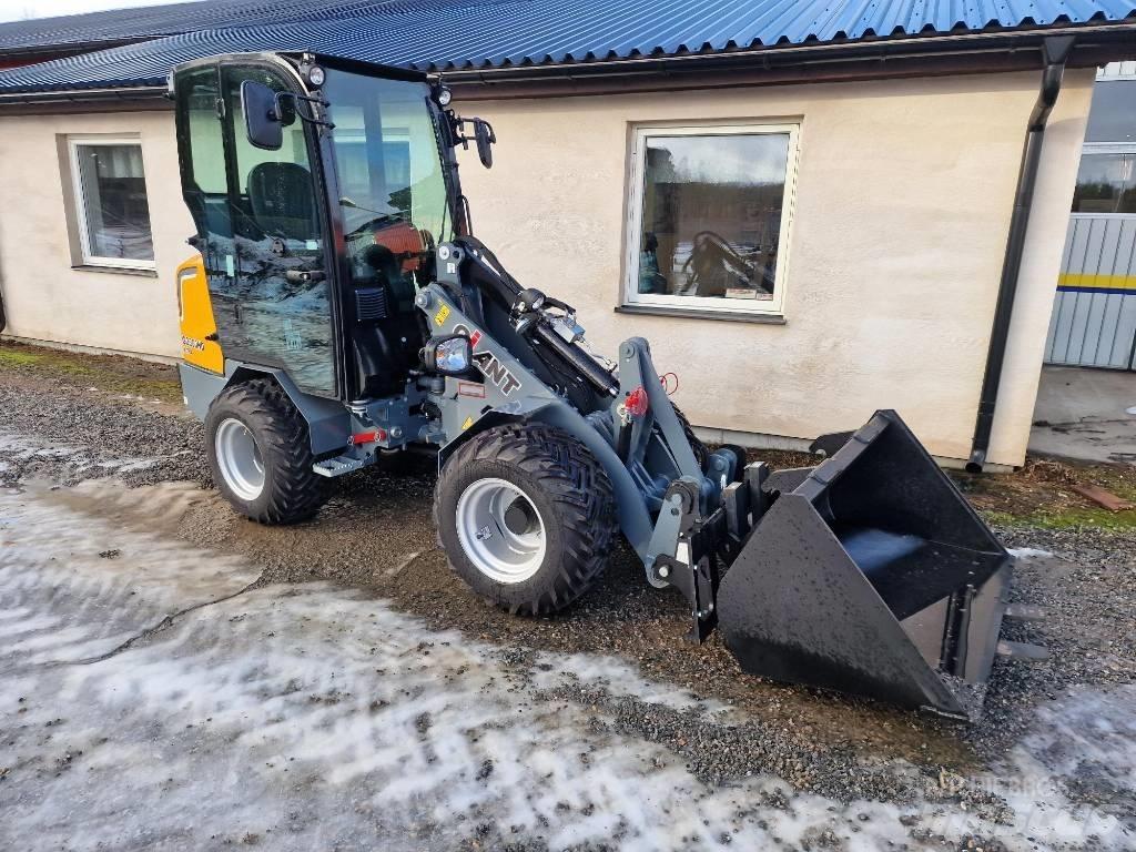 GiANT G2300 HD Багатофункціональне обладнання для вантажних і землекопальних робіт