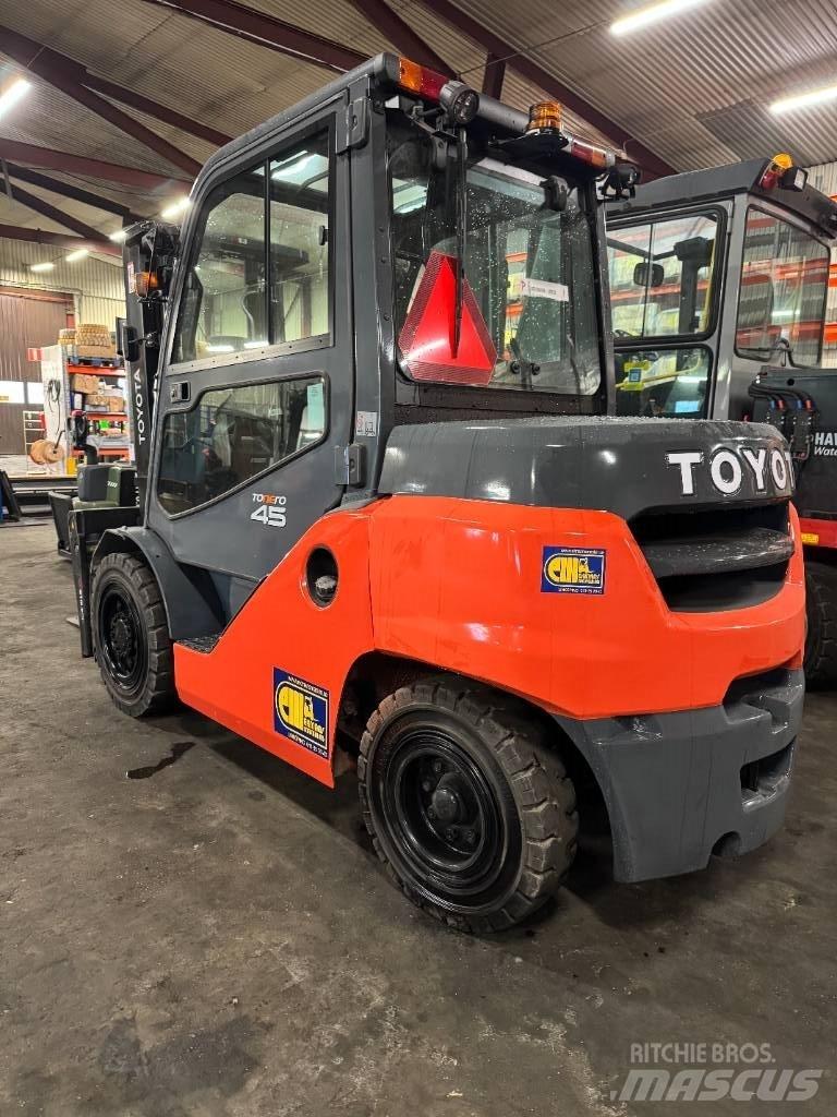 Toyota truck 8FD40N Дизельні навантажувачі