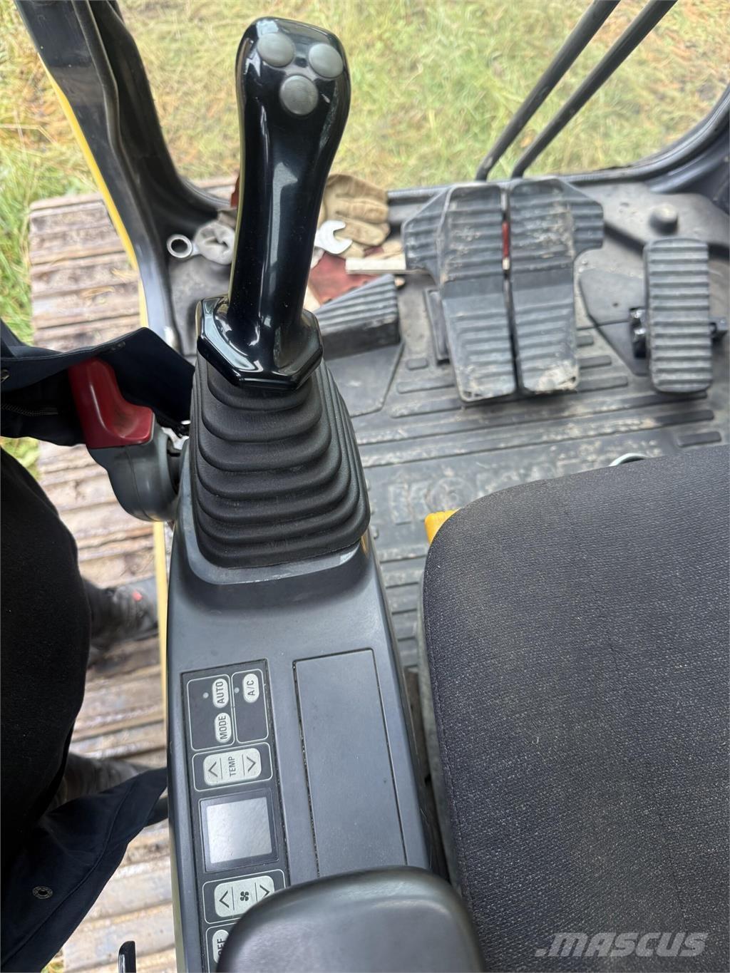 Komatsu PC180LC Гусеничні екскаватори