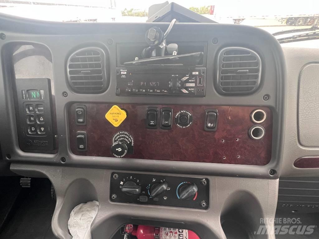 Freightliner M 106 Фургони