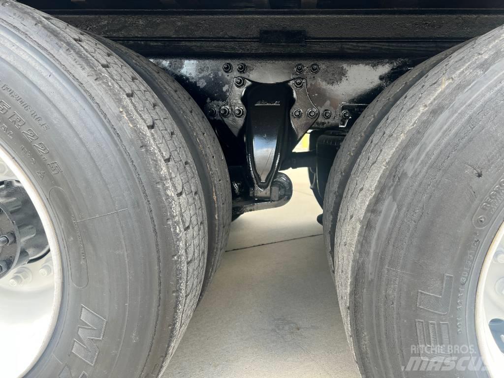 Freightliner M 106 Фургони