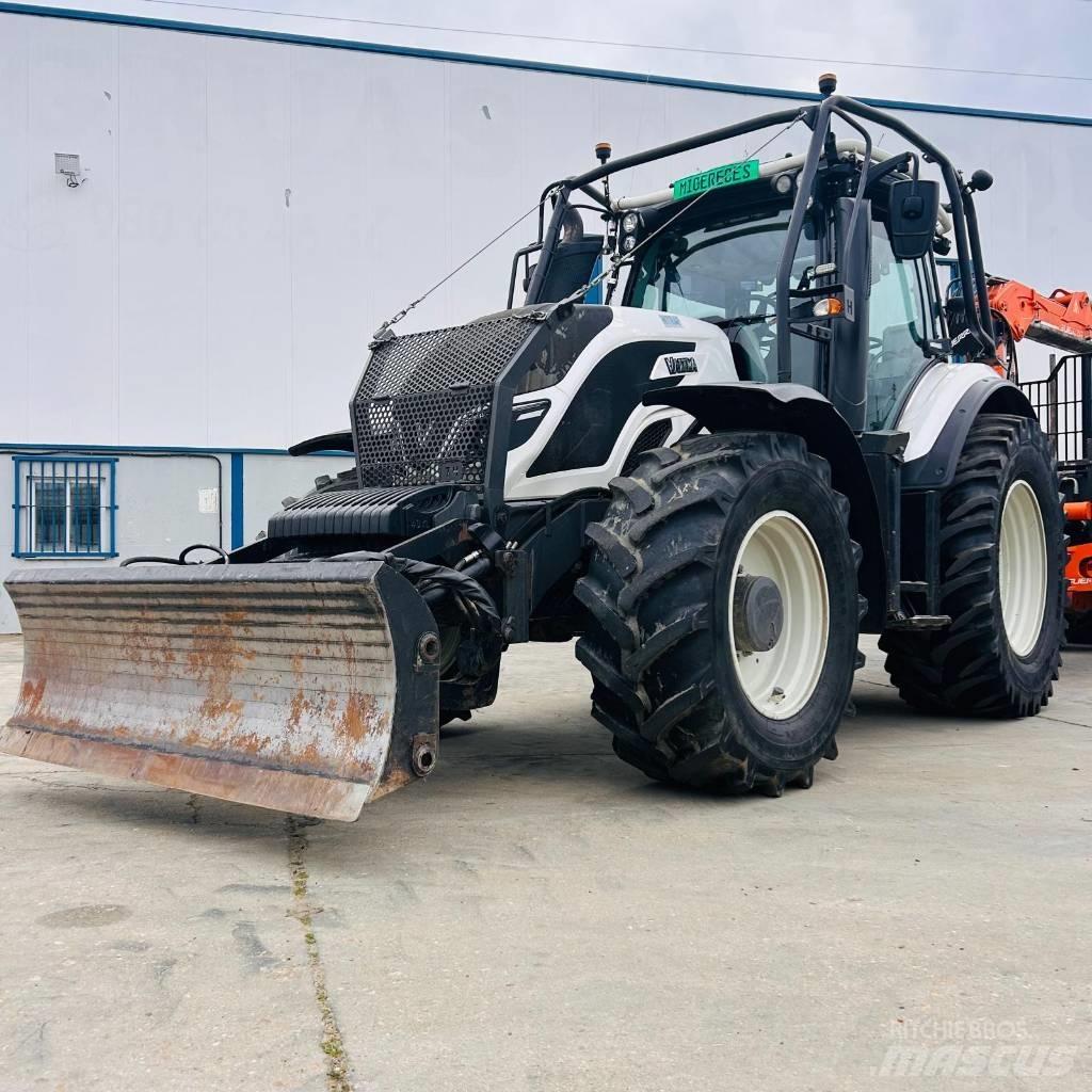 Valtra T 174 Трактори