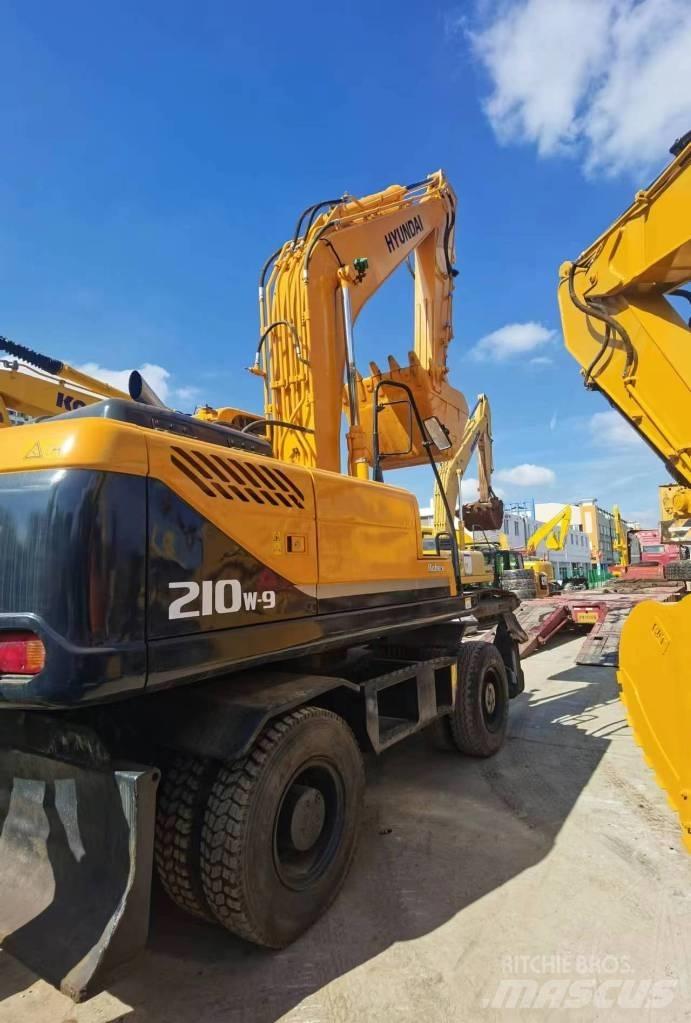 Hyundai R210W-9 Колісні екскаватори