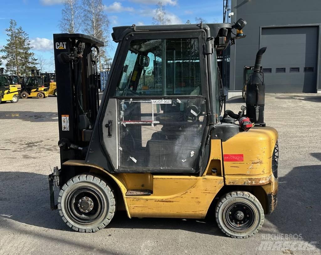 CAT DP 25 K Дизельні навантажувачі