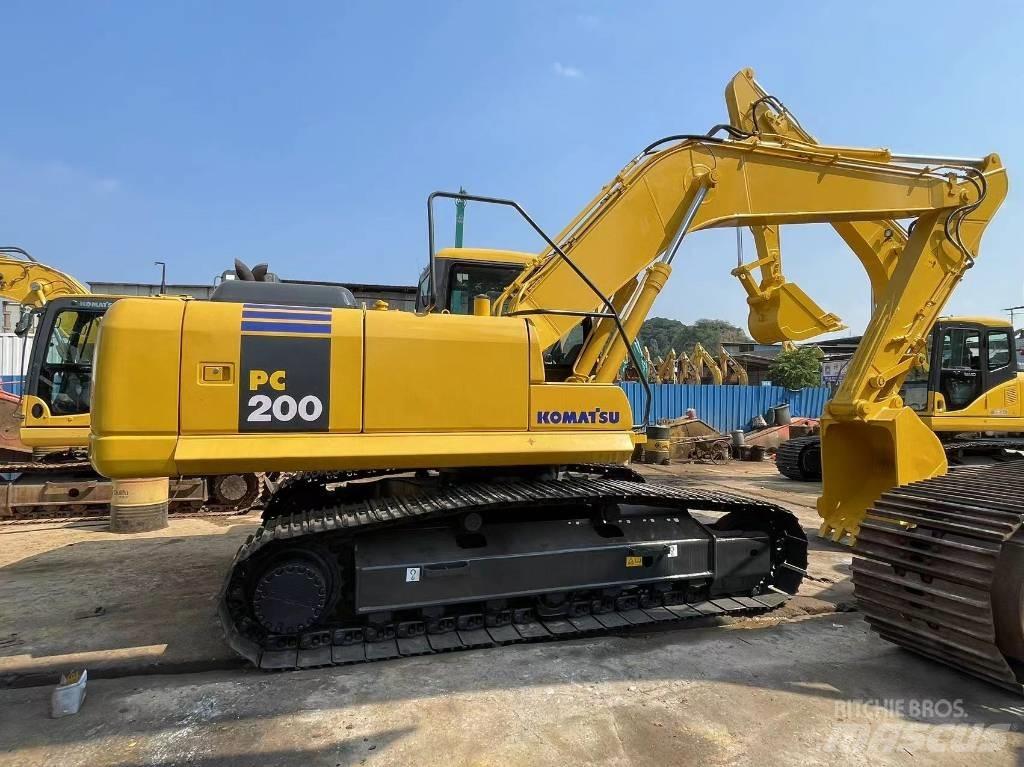 Komatsu PC 200-7 Гусеничні екскаватори
