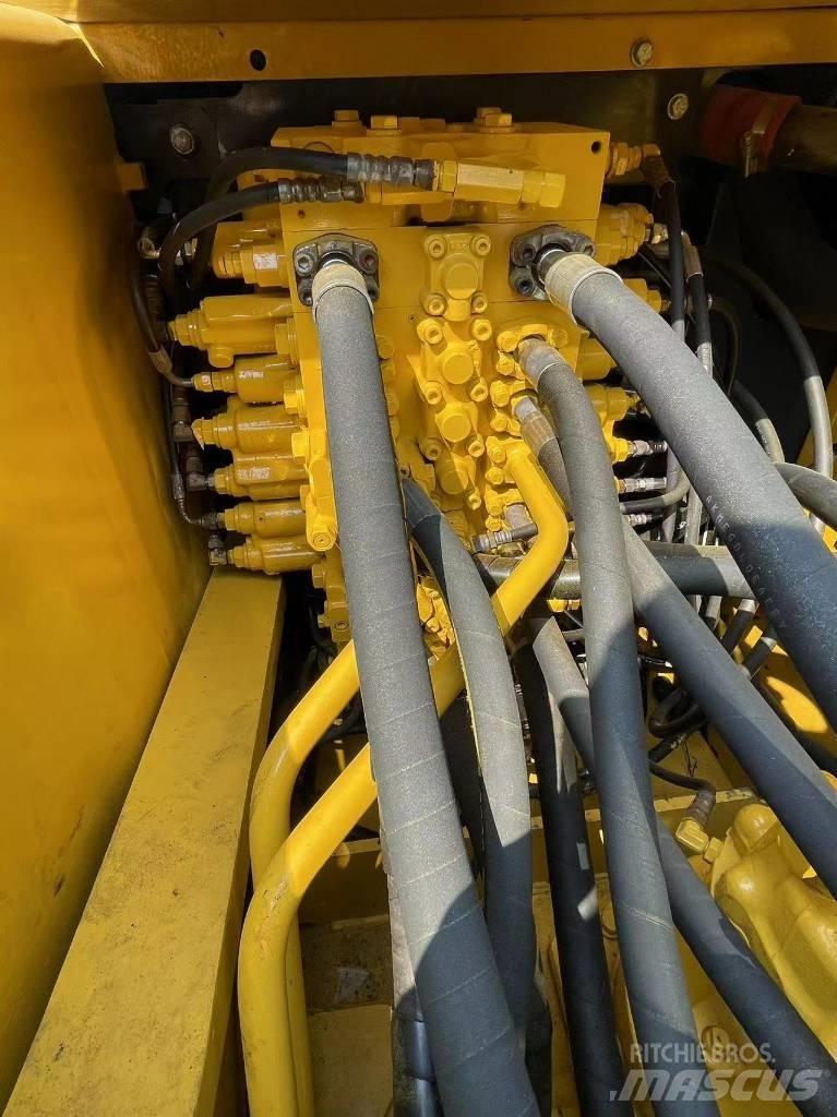 Komatsu PC 200-7 Гусеничні екскаватори