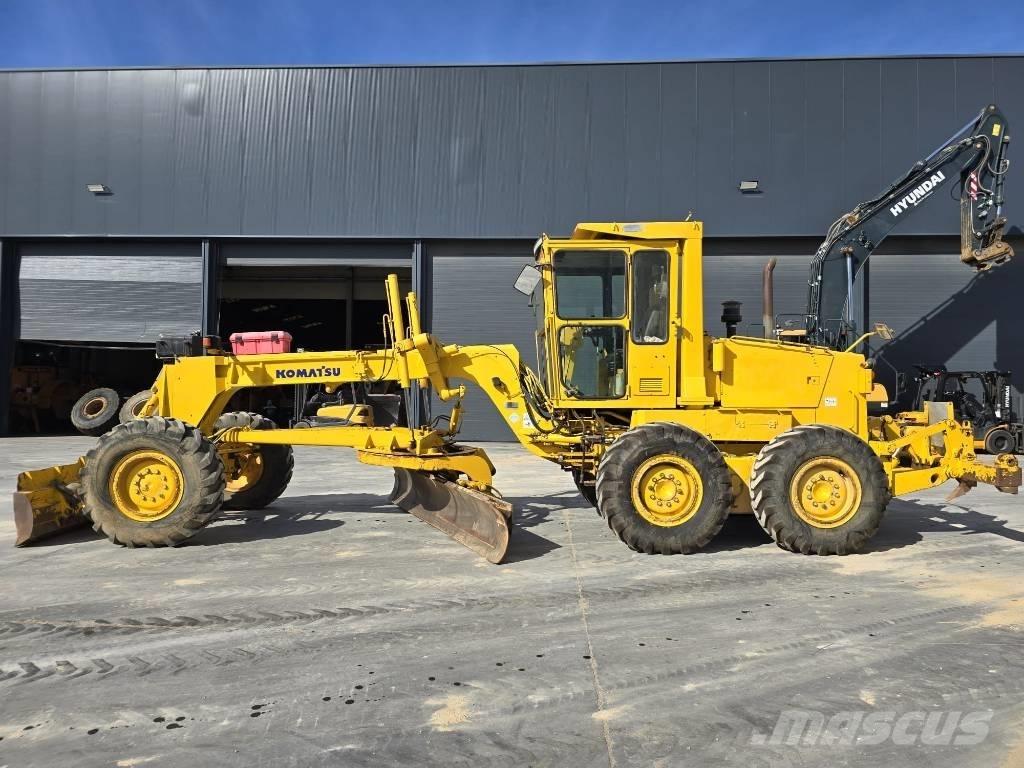 Komatsu GD 521 A-1 Грейдери