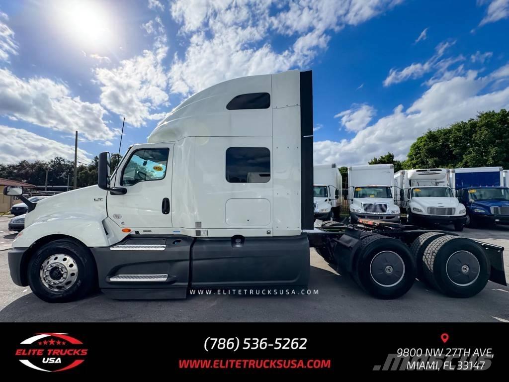 International LT Тягачі