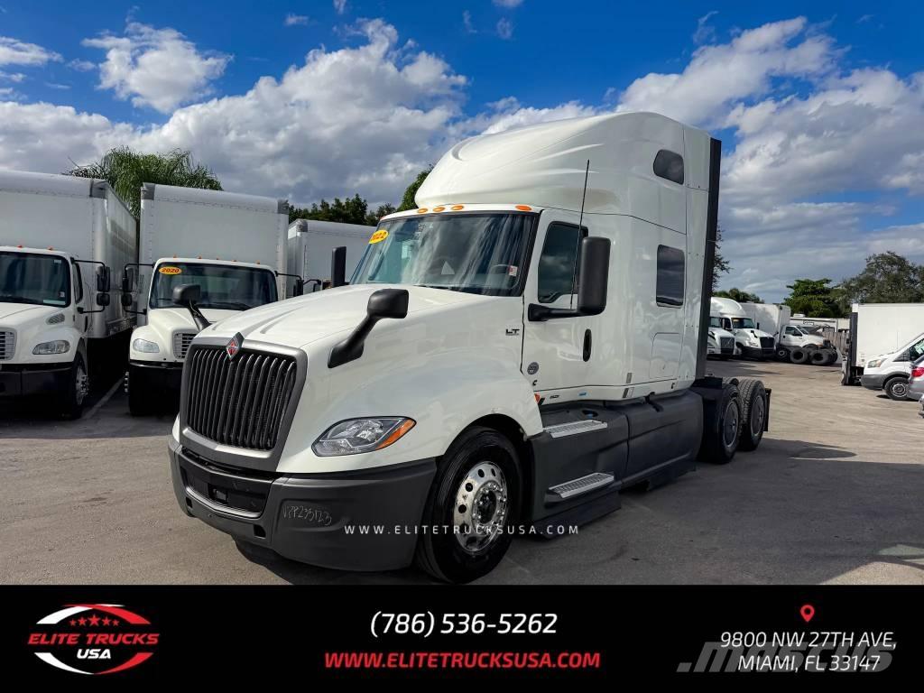 International LT Тягачі