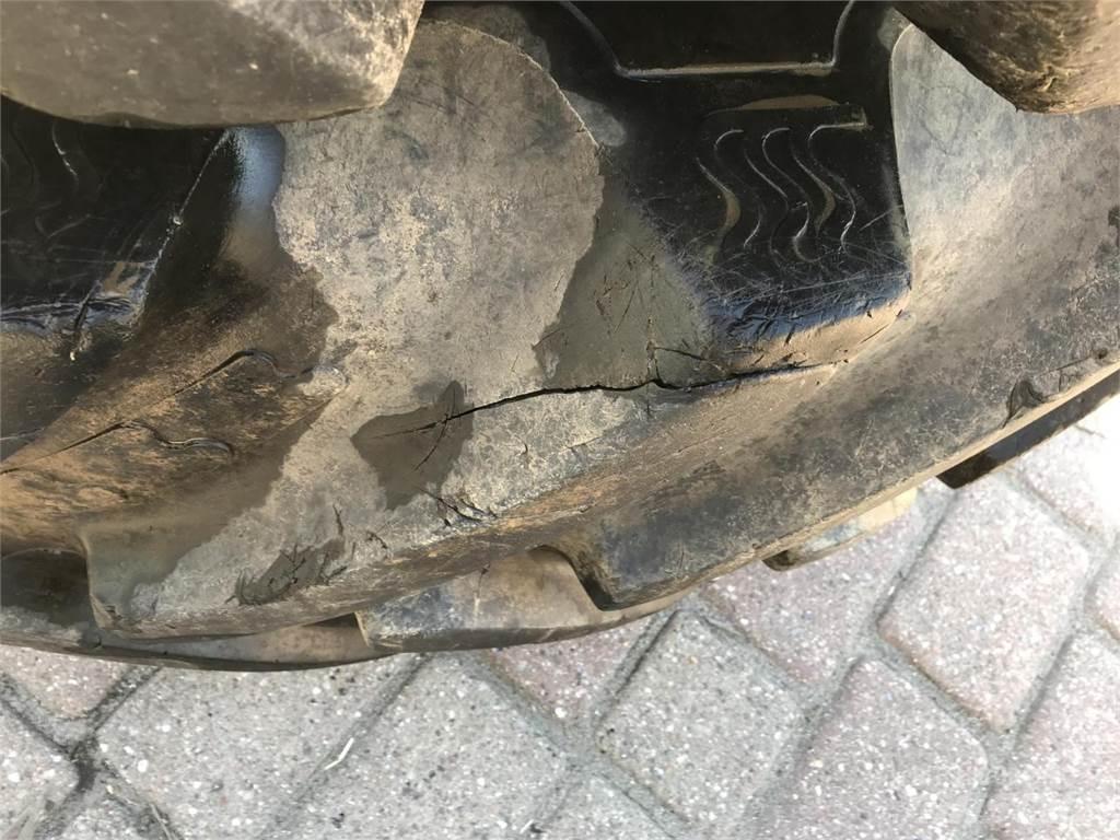BKT 650/85R42 Колеса