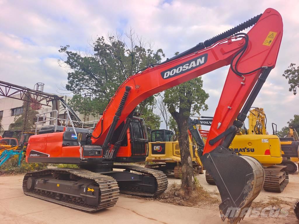Doosan DX 225 LC-9C Гусеничні екскаватори
