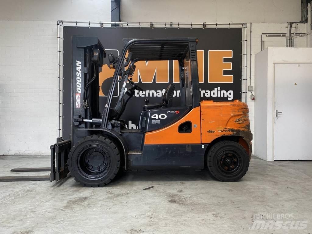Doosan D40SC-5 Дизельні навантажувачі
