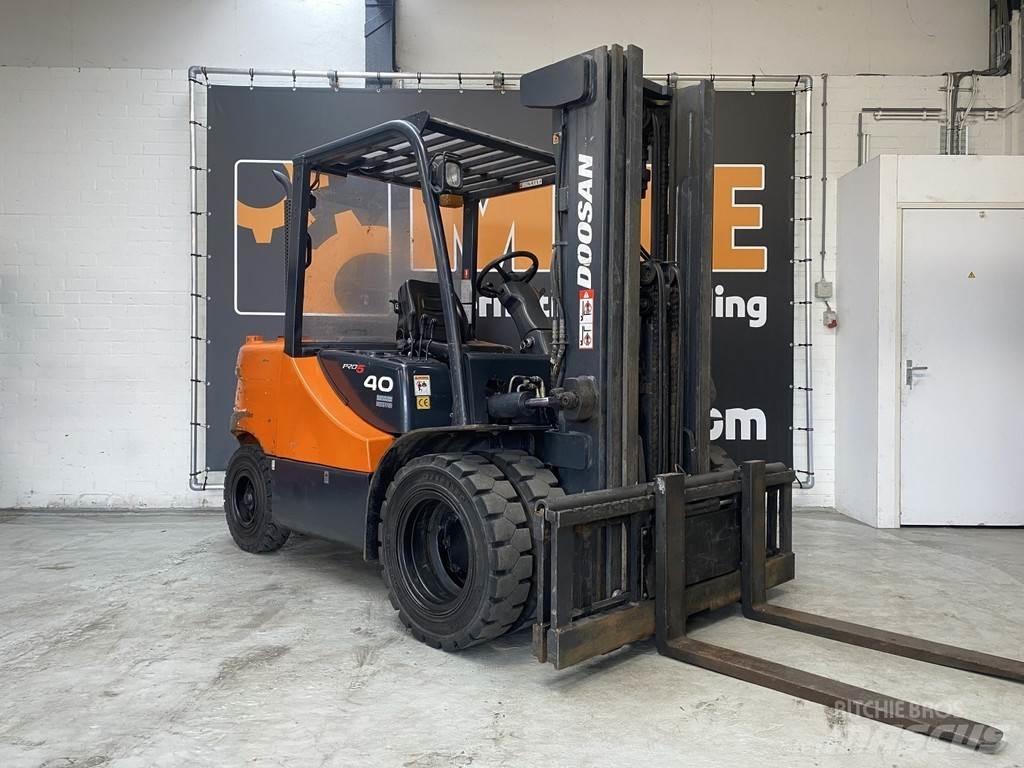 Doosan D40SC-5 Дизельні навантажувачі