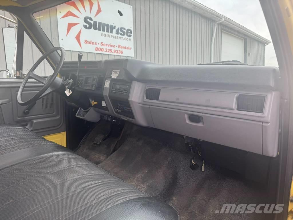 Ford F 700 Вантажівки-платформи/бокове розвантаження