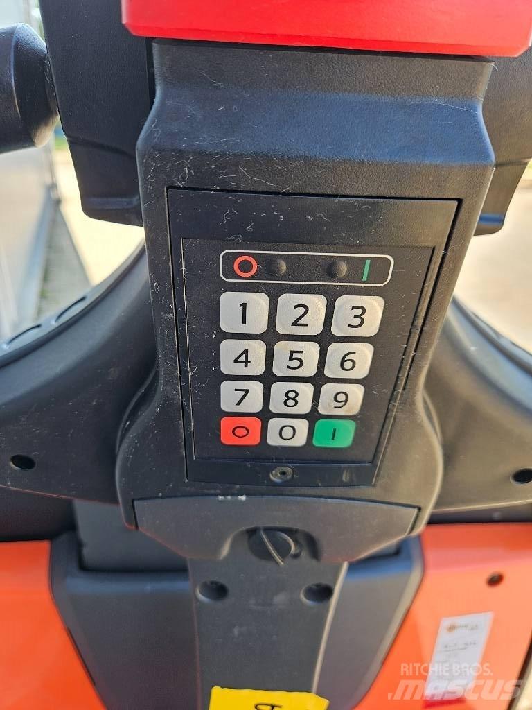 BT LWE 140 Штабелери