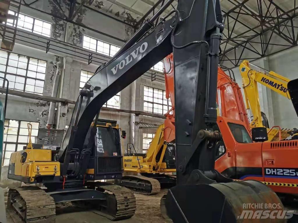 Volvo EC200D Гусеничні екскаватори