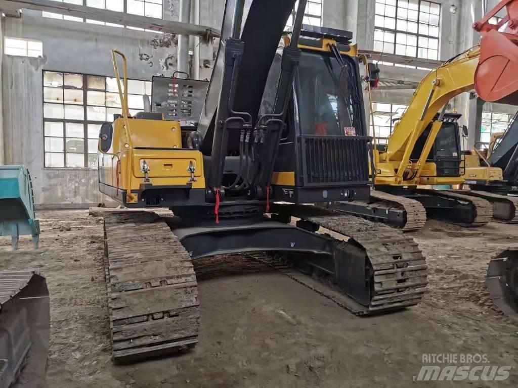 Volvo EC200D Гусеничні екскаватори
