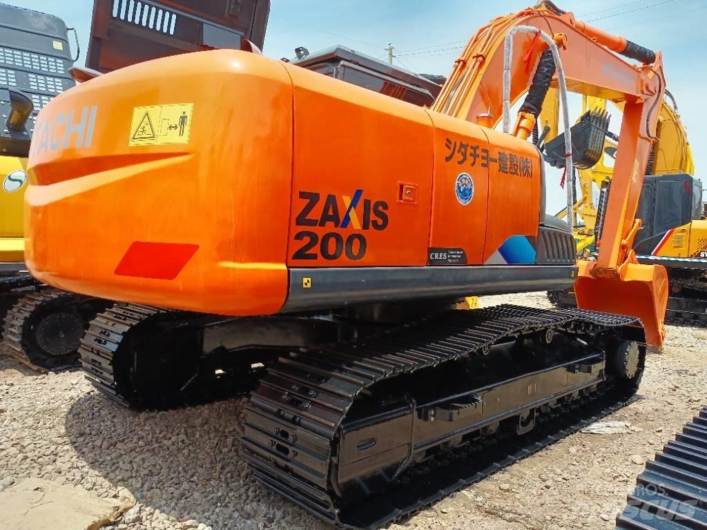 Hitachi ZX 200 Гусеничні екскаватори