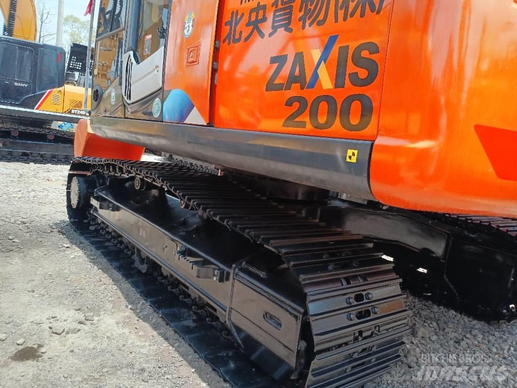 Hitachi ZX 200 Гусеничні екскаватори