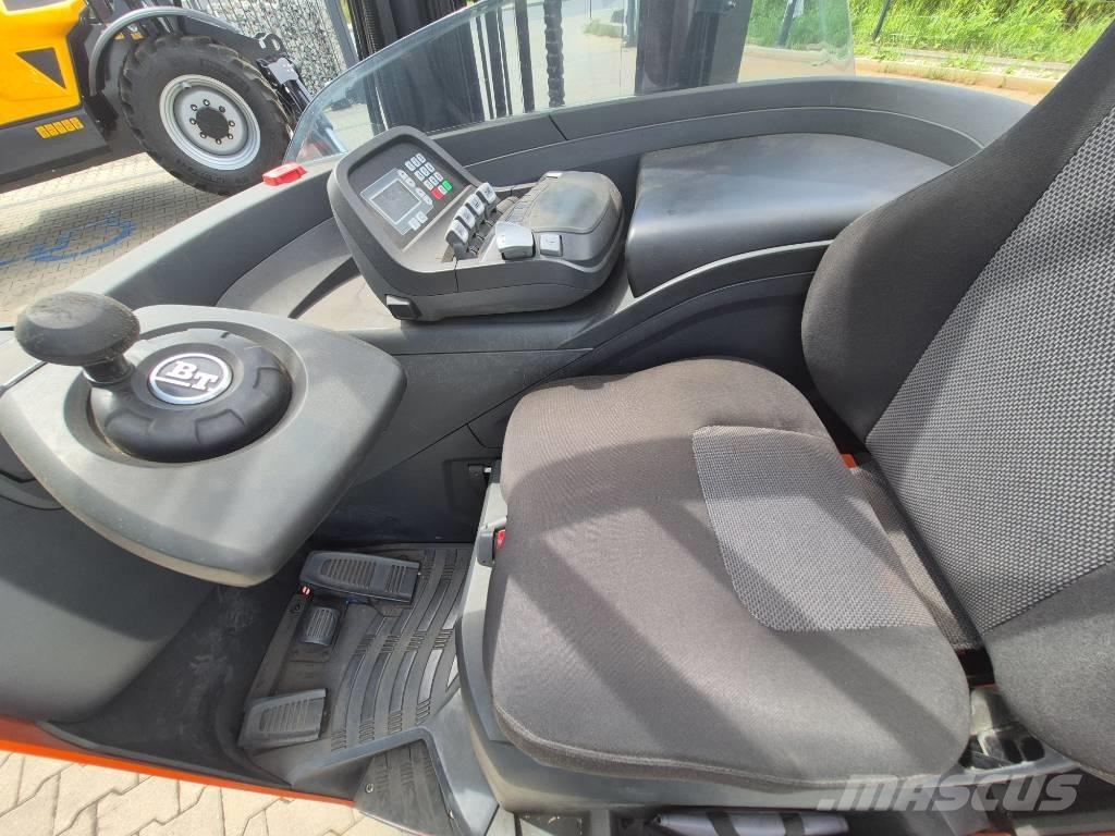 Toyota RRE 140 Річ-трак із високим підйомом