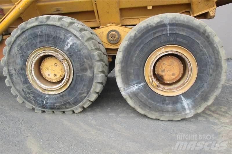 Bell B40D 6X6 Зчленовані самоскиди