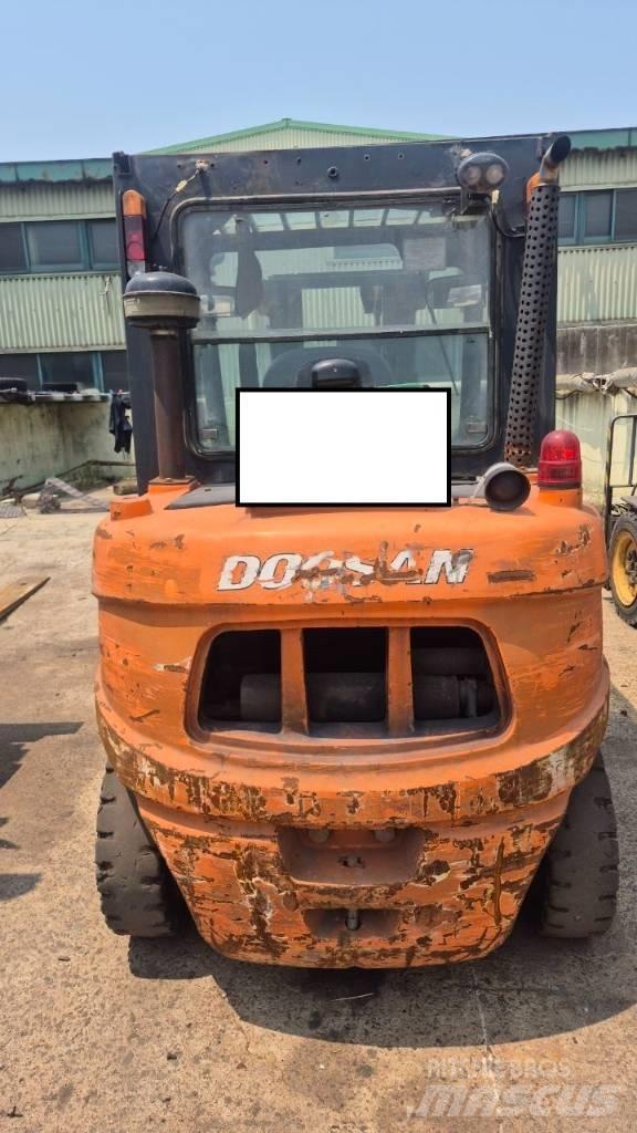 Doosan D 35 C-5 Електронавантажувачі