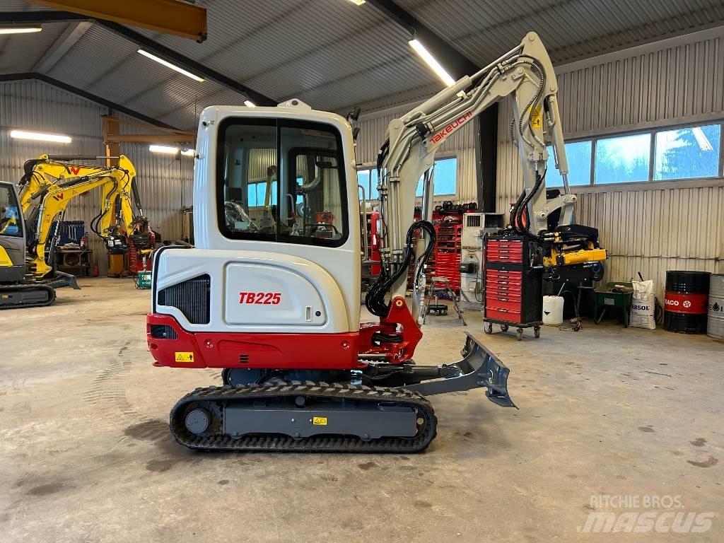 Takeuchi TB225 Міні-екскаватори < 7т